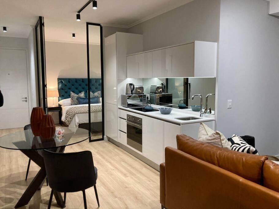 Apartamento Luxury At Ellipse Waterfall, Near Mall Of Africa *