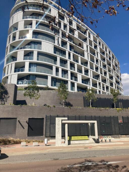 Luxury At Ellipse Waterfall, Near Mall Of Africa * Midrand