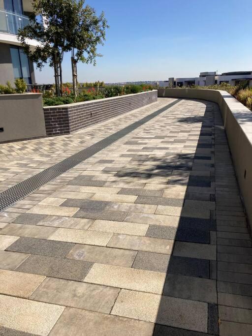 Luxury At Ellipse Waterfall, Near Mall Of Africa * Midrand